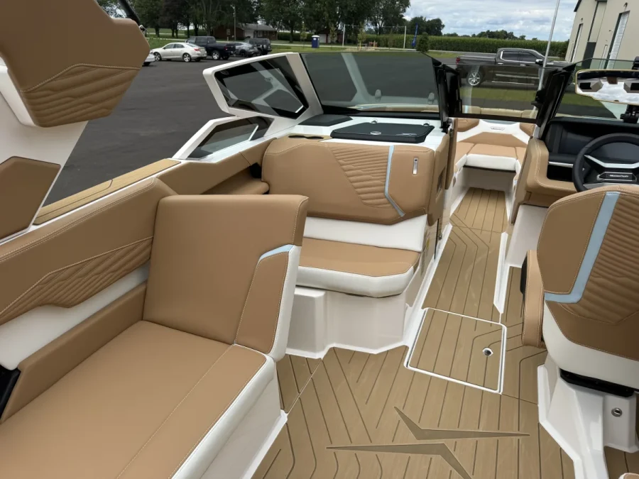 2027-mastercraft-x24-148109-image10.webp