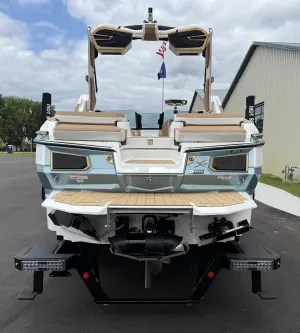 2027-mastercraft-x24-148109-image2.webp