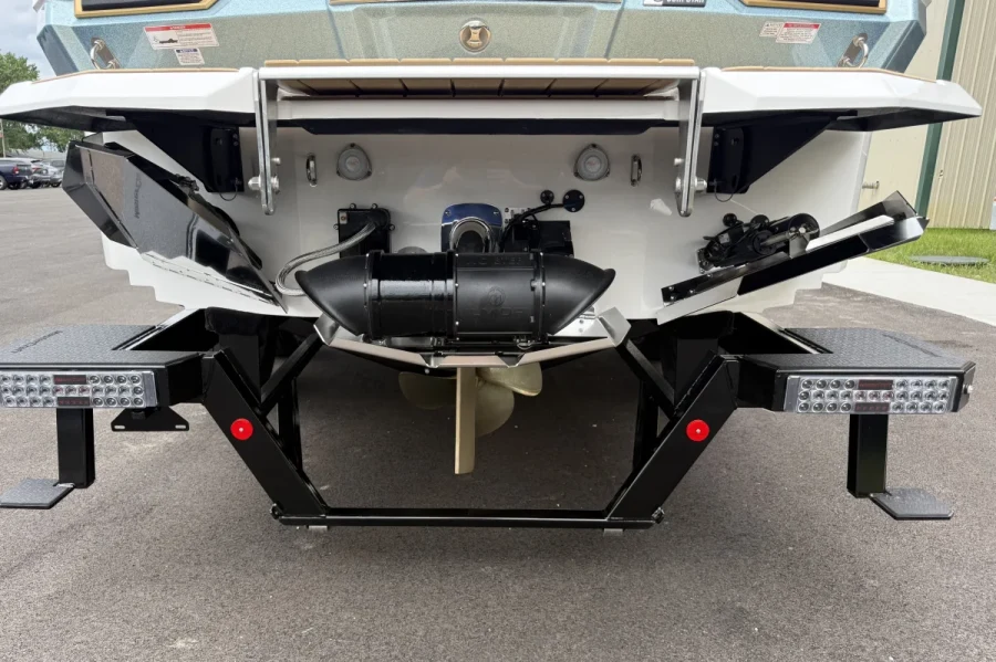2027-mastercraft-x24-148109-image4.webp