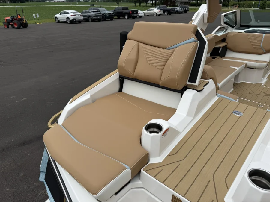 2027-mastercraft-x24-148109-image7.webp