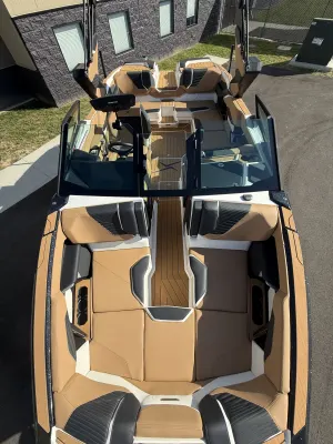 2027-mastercraft-x22-148111-image1.webp