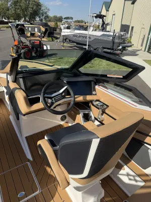 2027-mastercraft-x22-148111-image11.webp