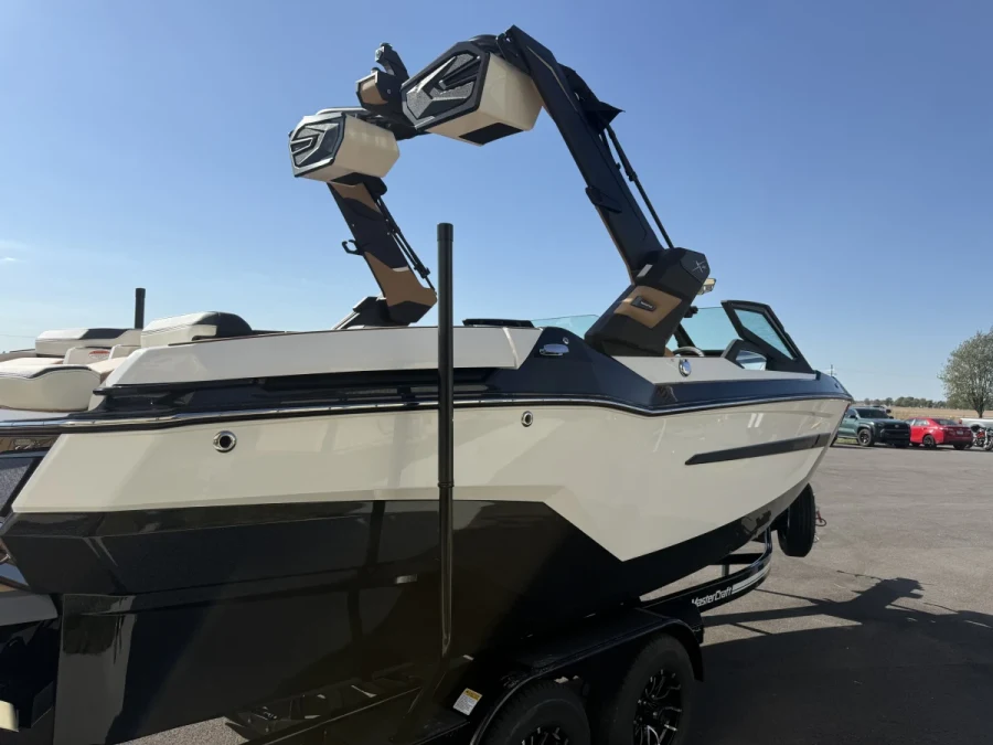 2027-mastercraft-x22-148111-image3.webp