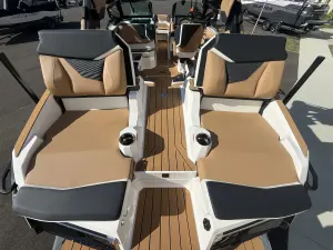 2027-mastercraft-x22-148111-image6.webp