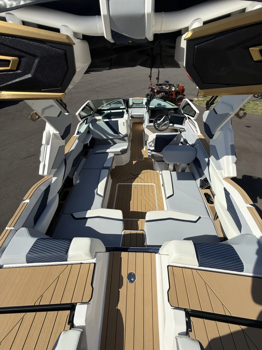 2027-mastercraft-x23-148112-image11.webp