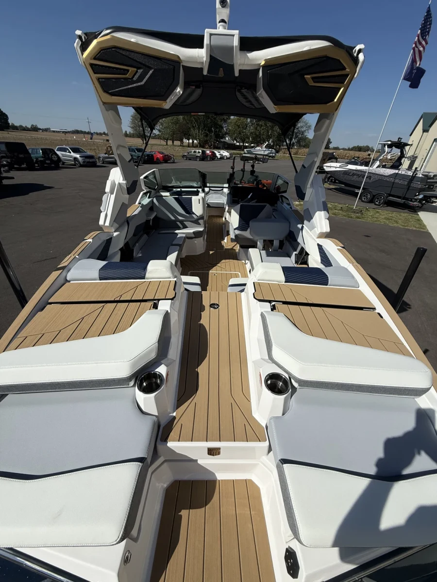 2027-mastercraft-x23-148112-image7.webp