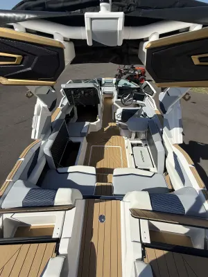 2027-mastercraft-x23-148112-image8.webp