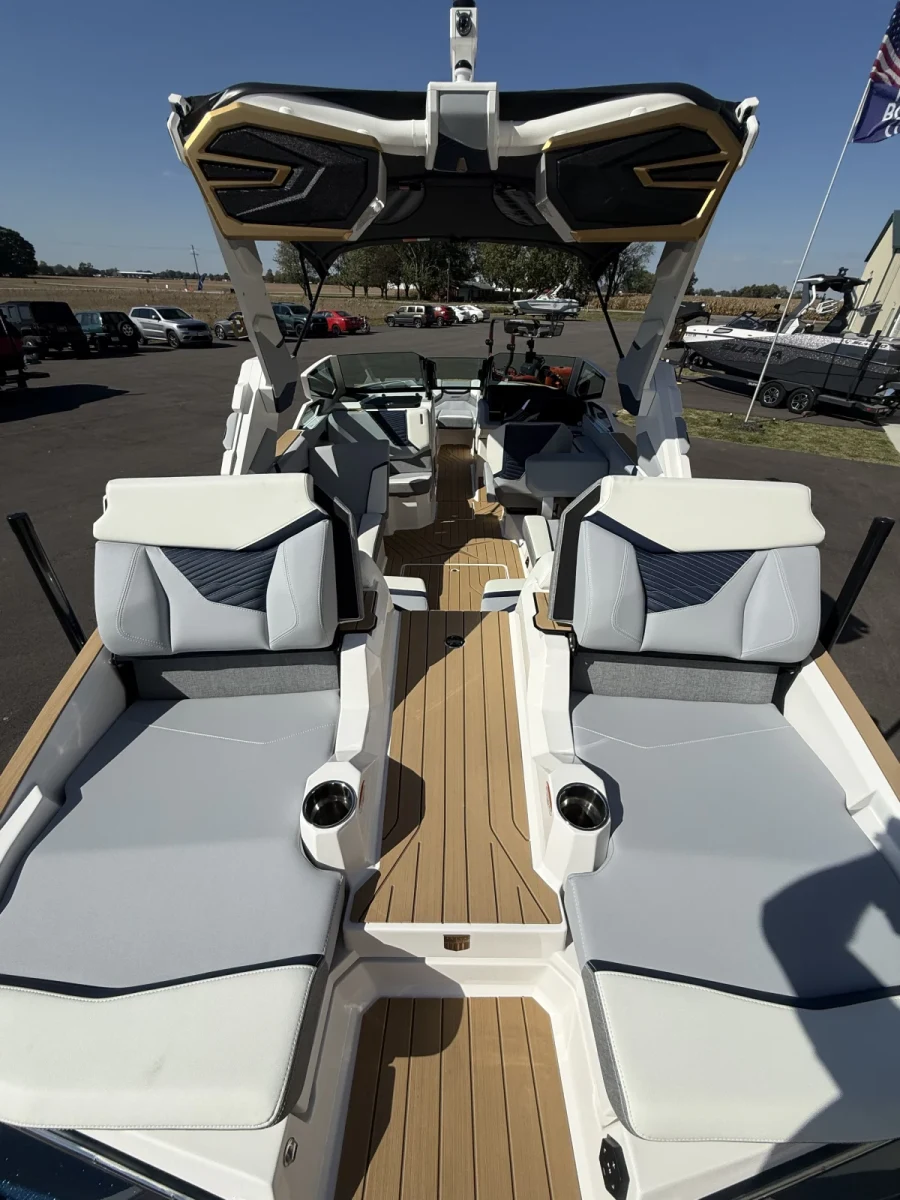 2027-mastercraft-x23-148112-image9.webp