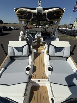 2027-mastercraft-x23-148112-image9.webp