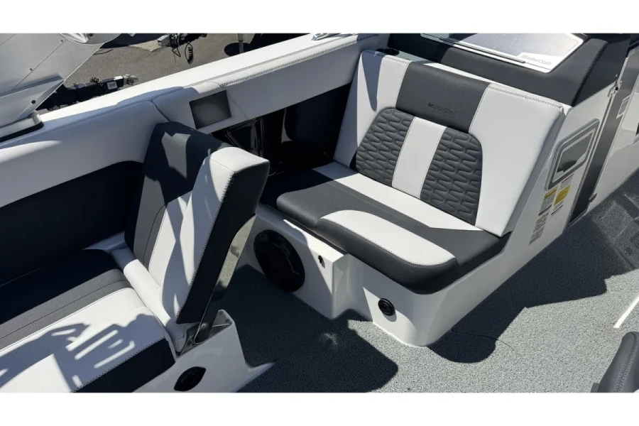 2021-mastercraft-x24-148113-image6.webp