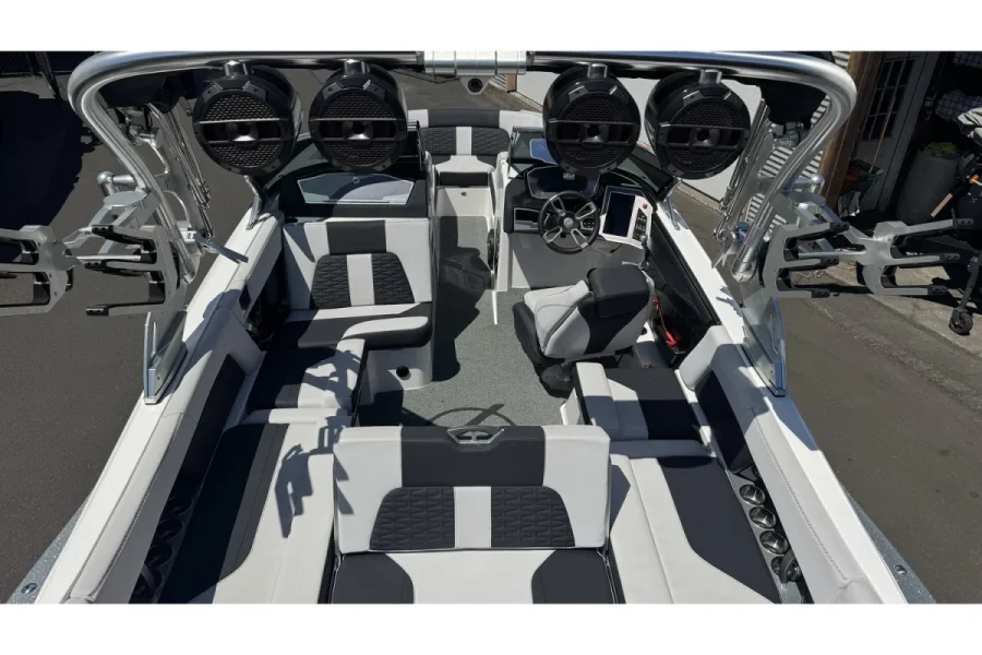 2021-mastercraft-x24-148113-image7.webp