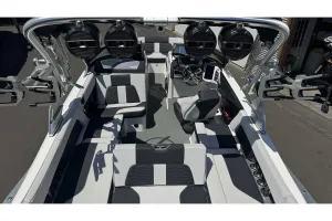 2021-mastercraft-x24-148113-image7.webp