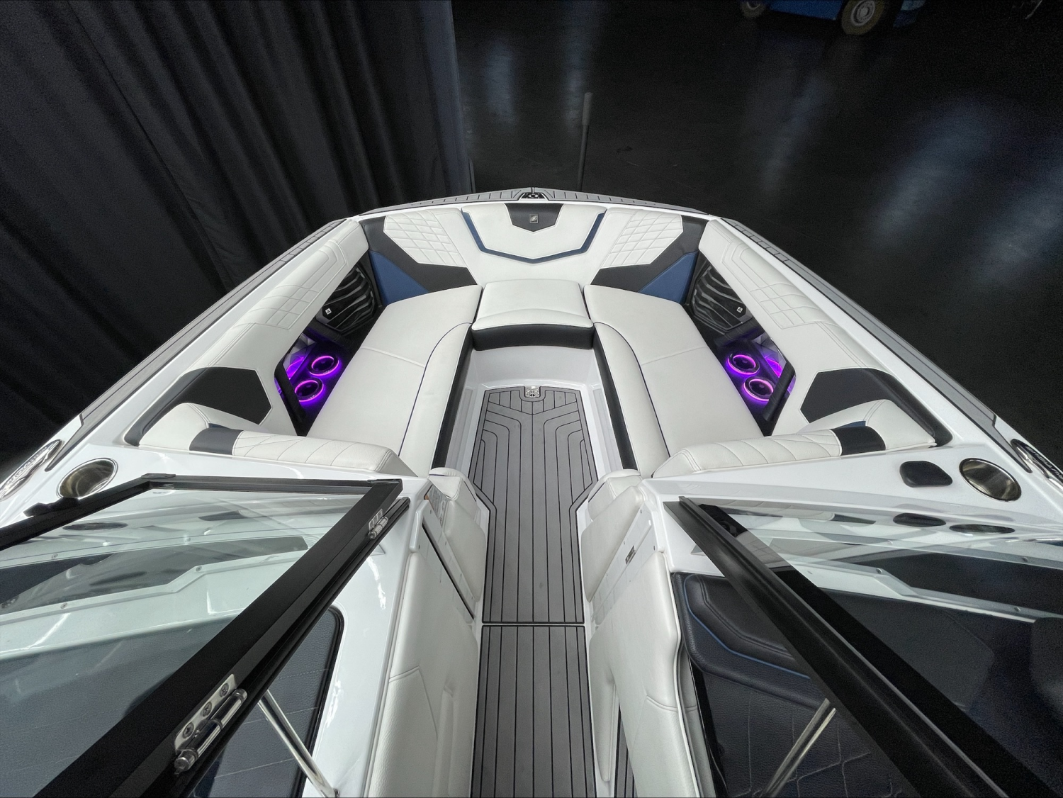 2021 Nautique G23