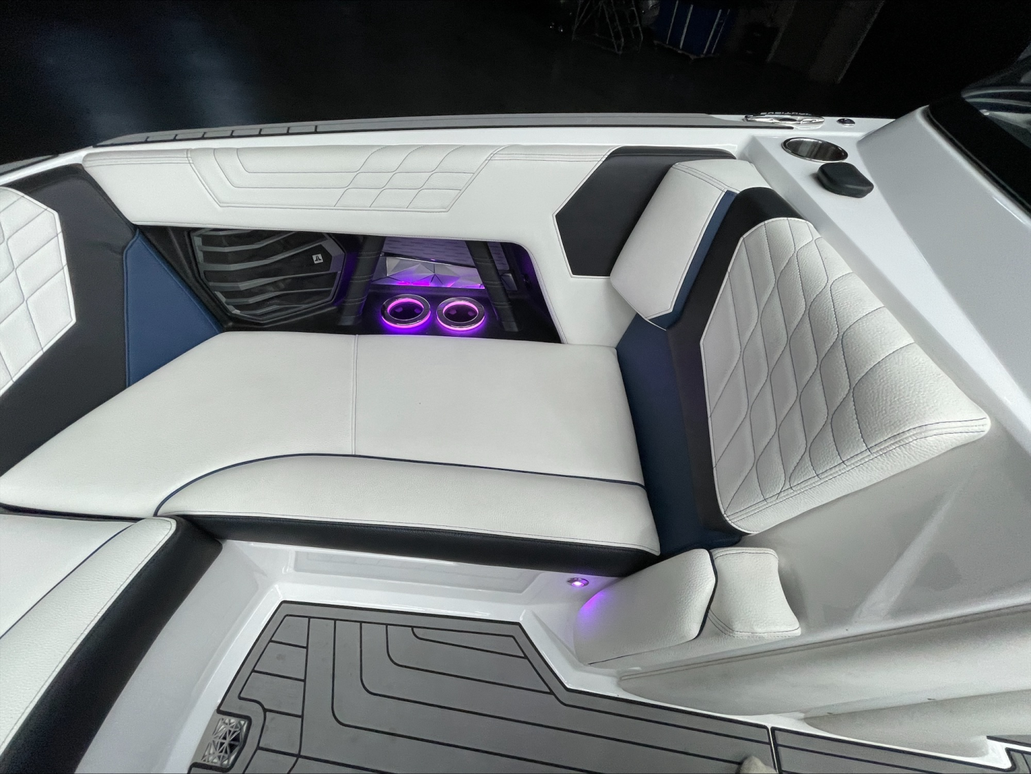 2021 Nautique G23