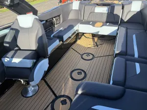 2023-mastercraft-x24-148163-image14