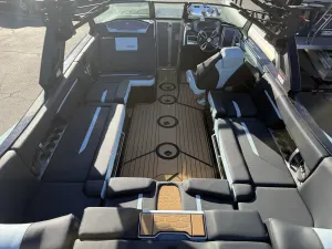 2023-mastercraft-x24-148163-image7