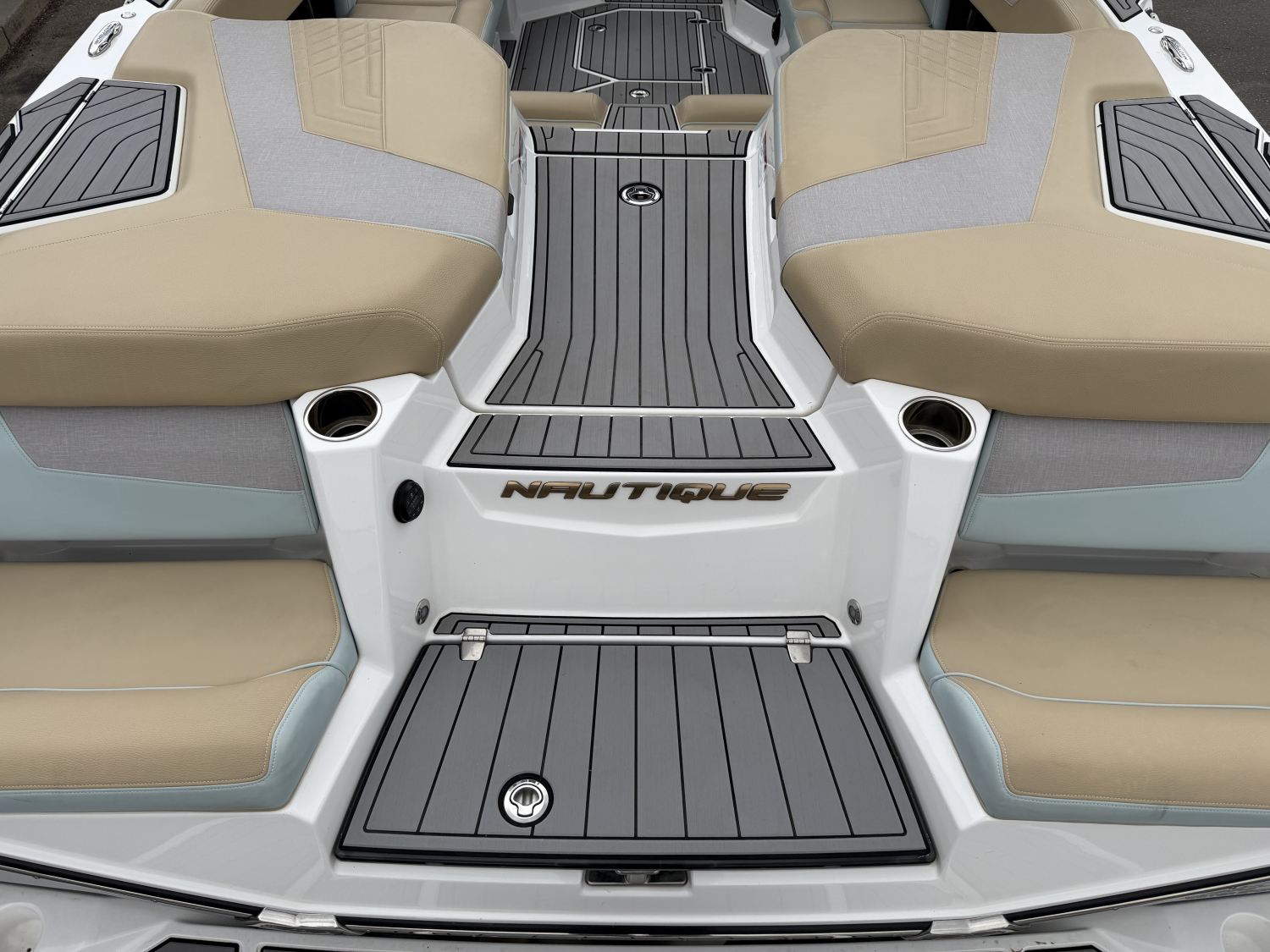 2022 Nautique G23