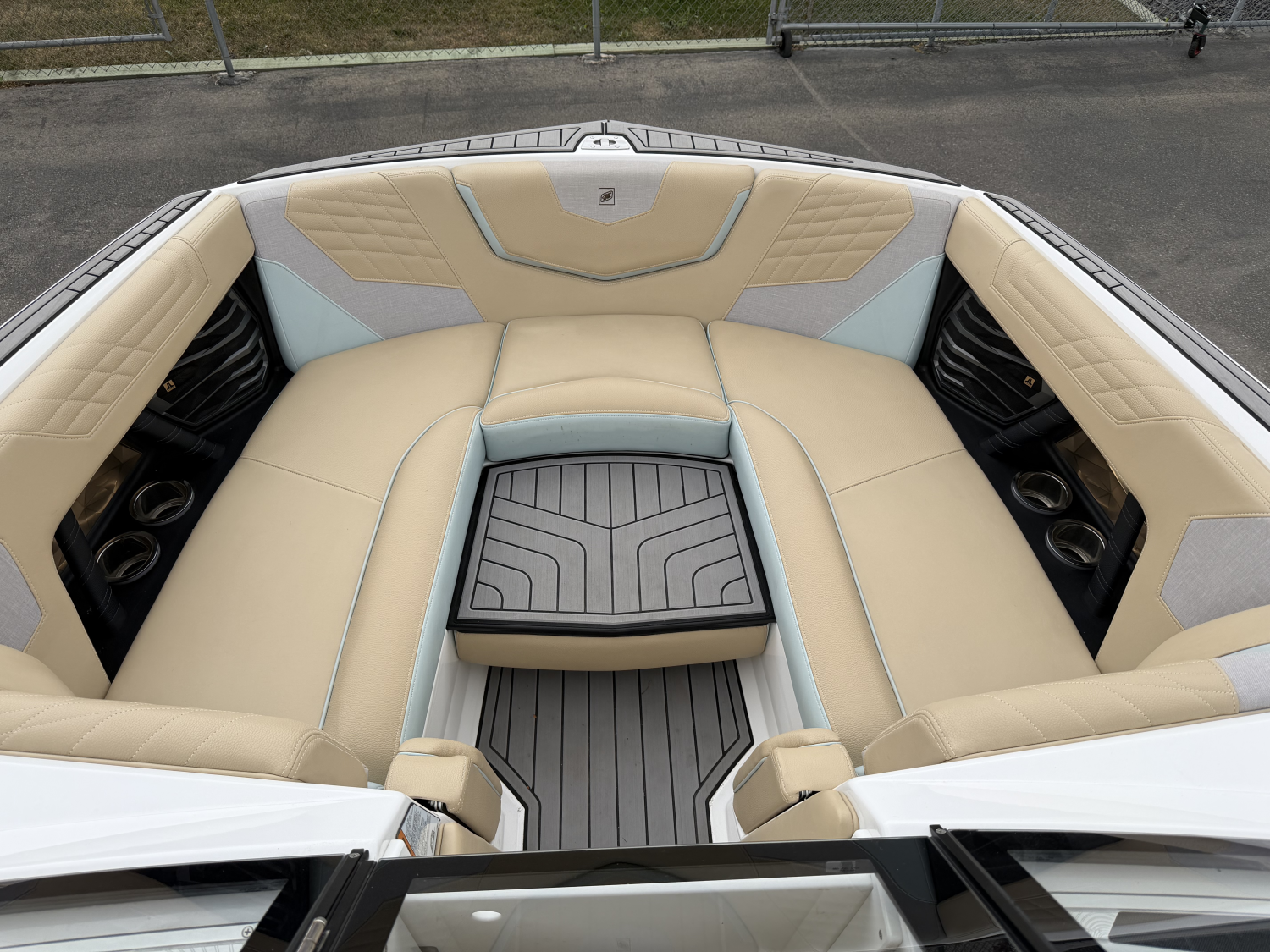 2022 Nautique G23