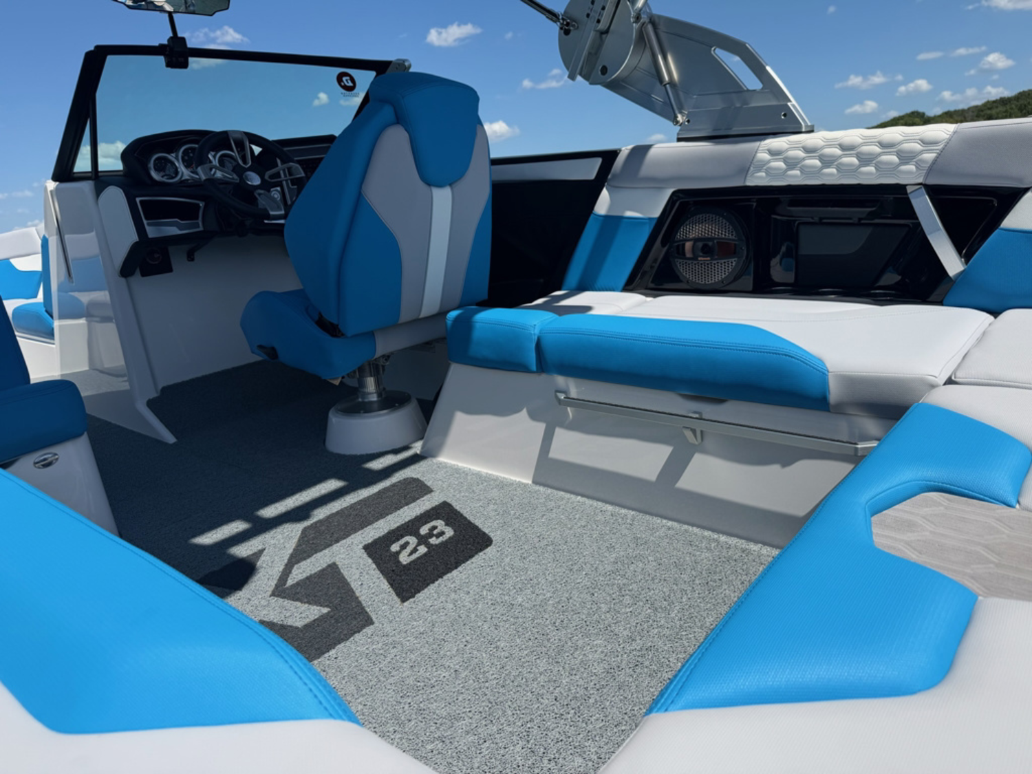 2023 Mastercraft XT23
