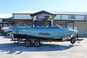 2027-malibu-wakesetter-23-lsv-148325-image0.webp