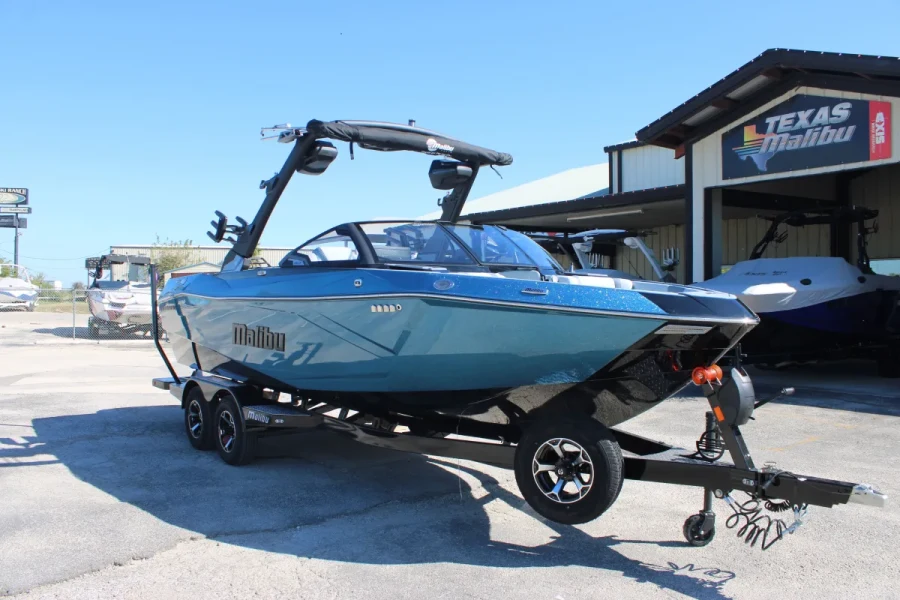 2027-malibu-wakesetter-23-lsv-148325-image1.webp