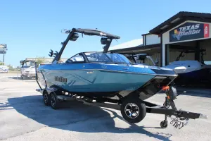 2027-malibu-wakesetter-23-lsv-148325-image1.webp