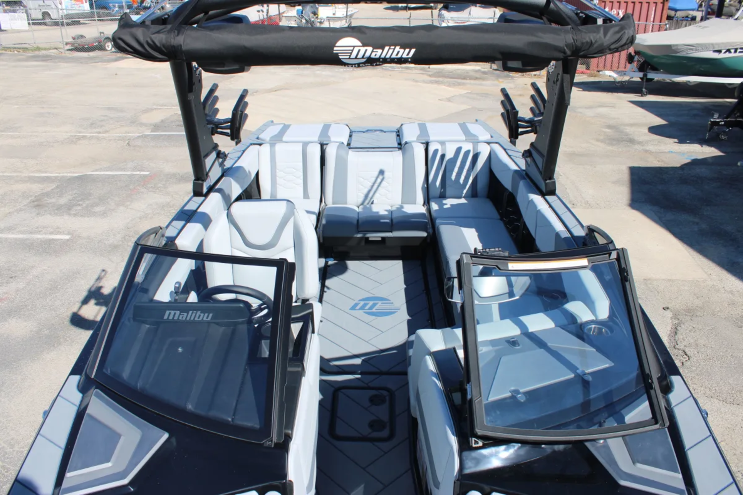 2027 Malibu 23 LSV