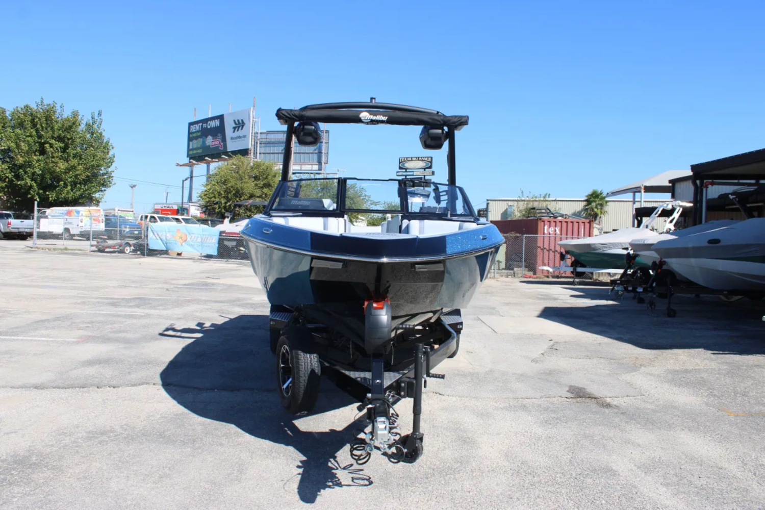 2027 Malibu 23 LSV