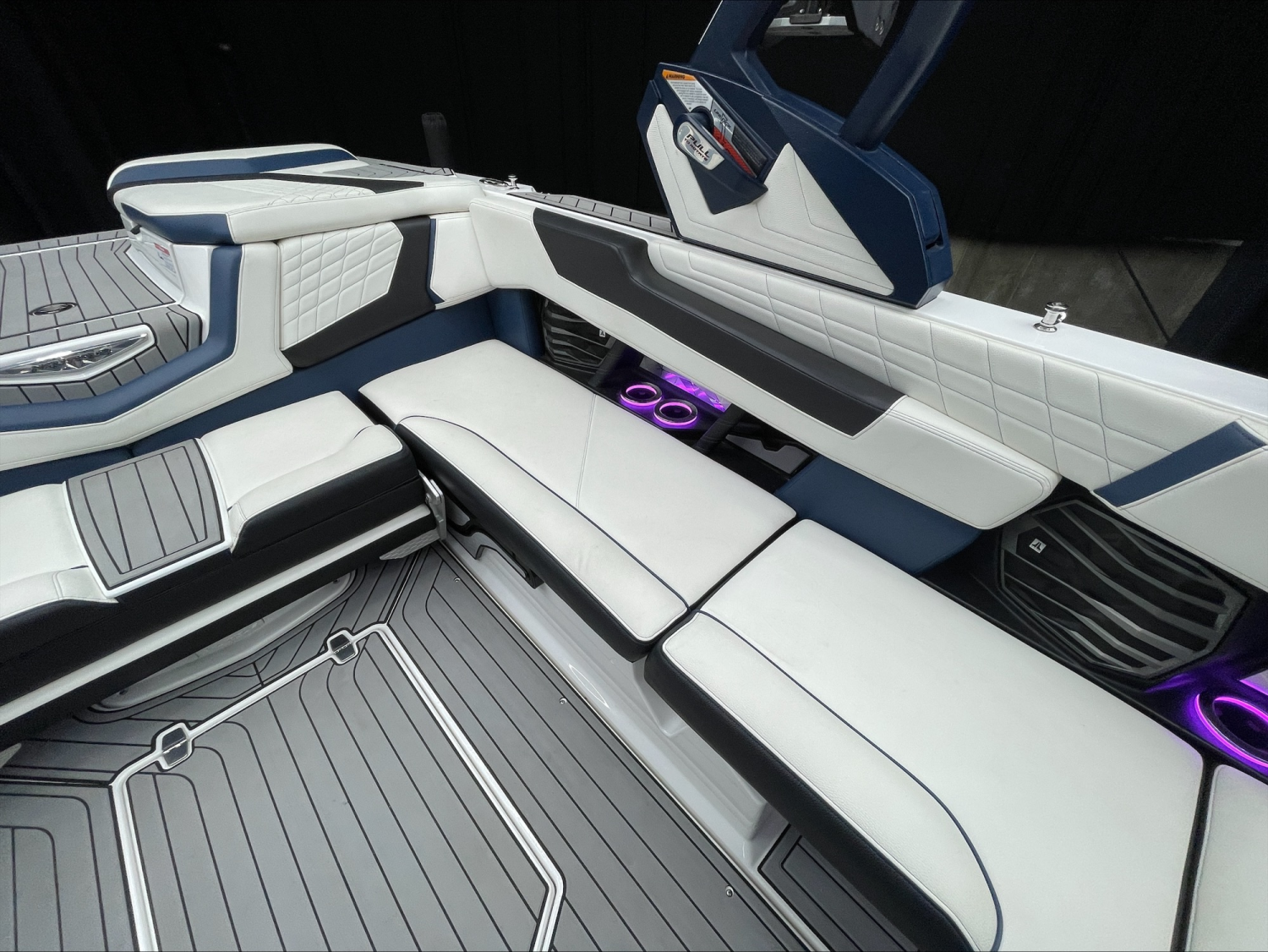 2021 Nautique G23