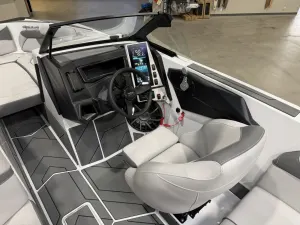 2027 SUPREME S240 Icon