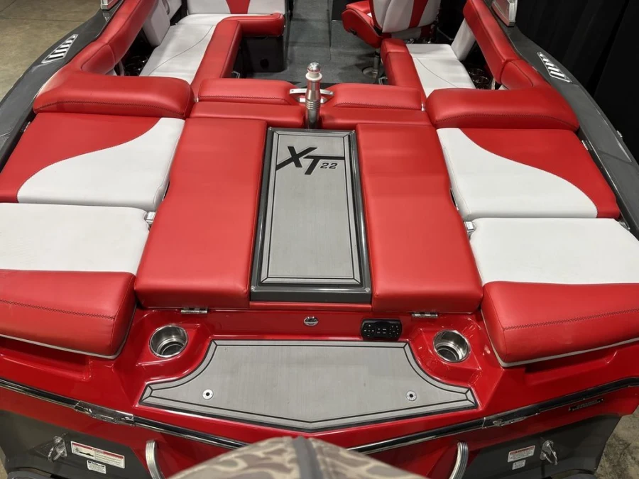 2019-mastercraft-xt22-148341-image6