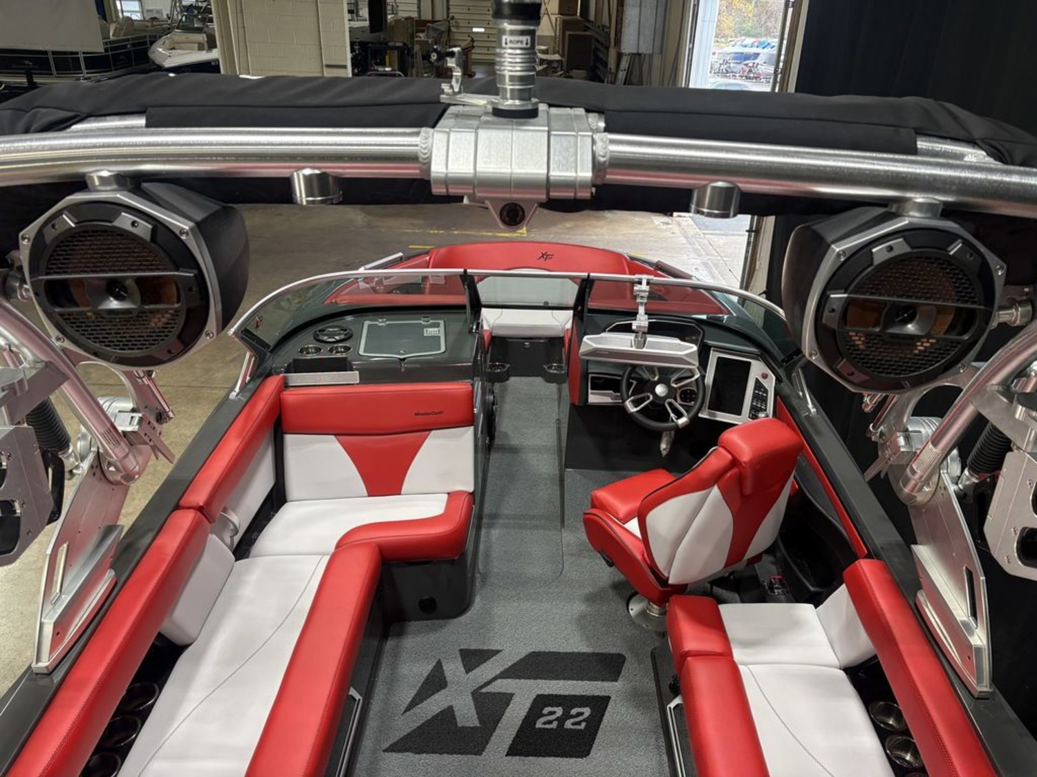 2019 MasterCraft XT22