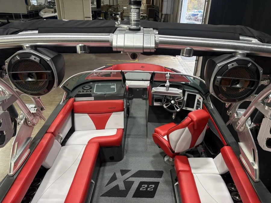 2019-mastercraft-xt22-148341-image7