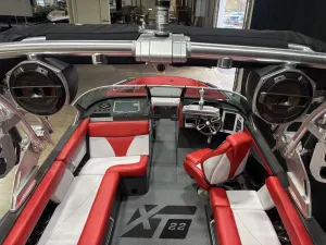 2019 MasterCraft XT22 Icon