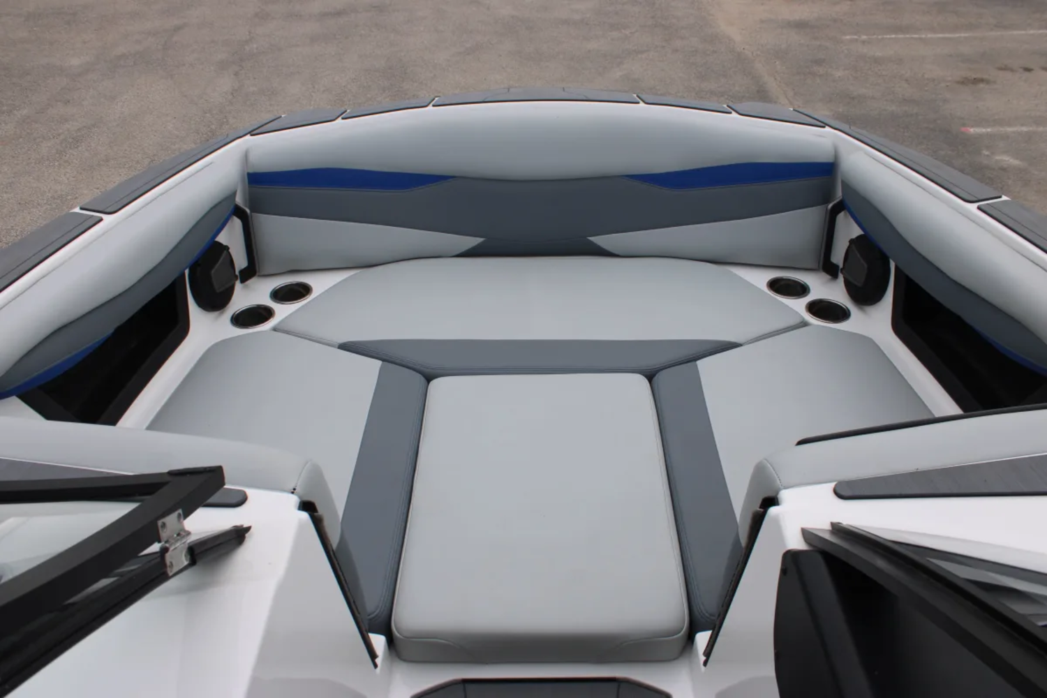 2025 Axis A225