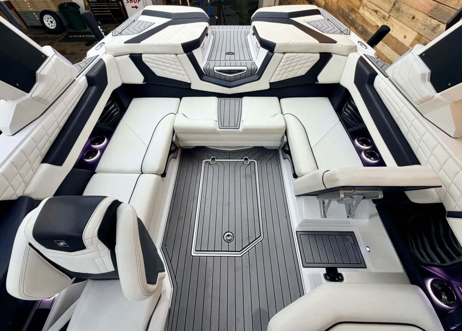 2022 Nautique G21