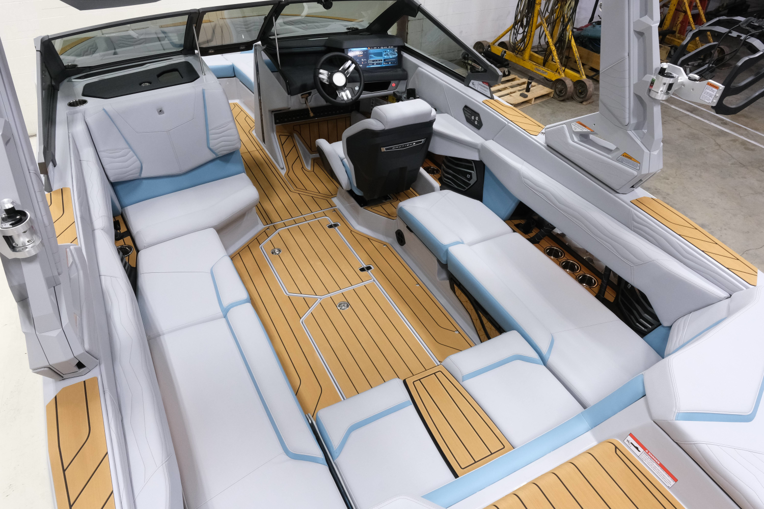 2027 Nautique G23