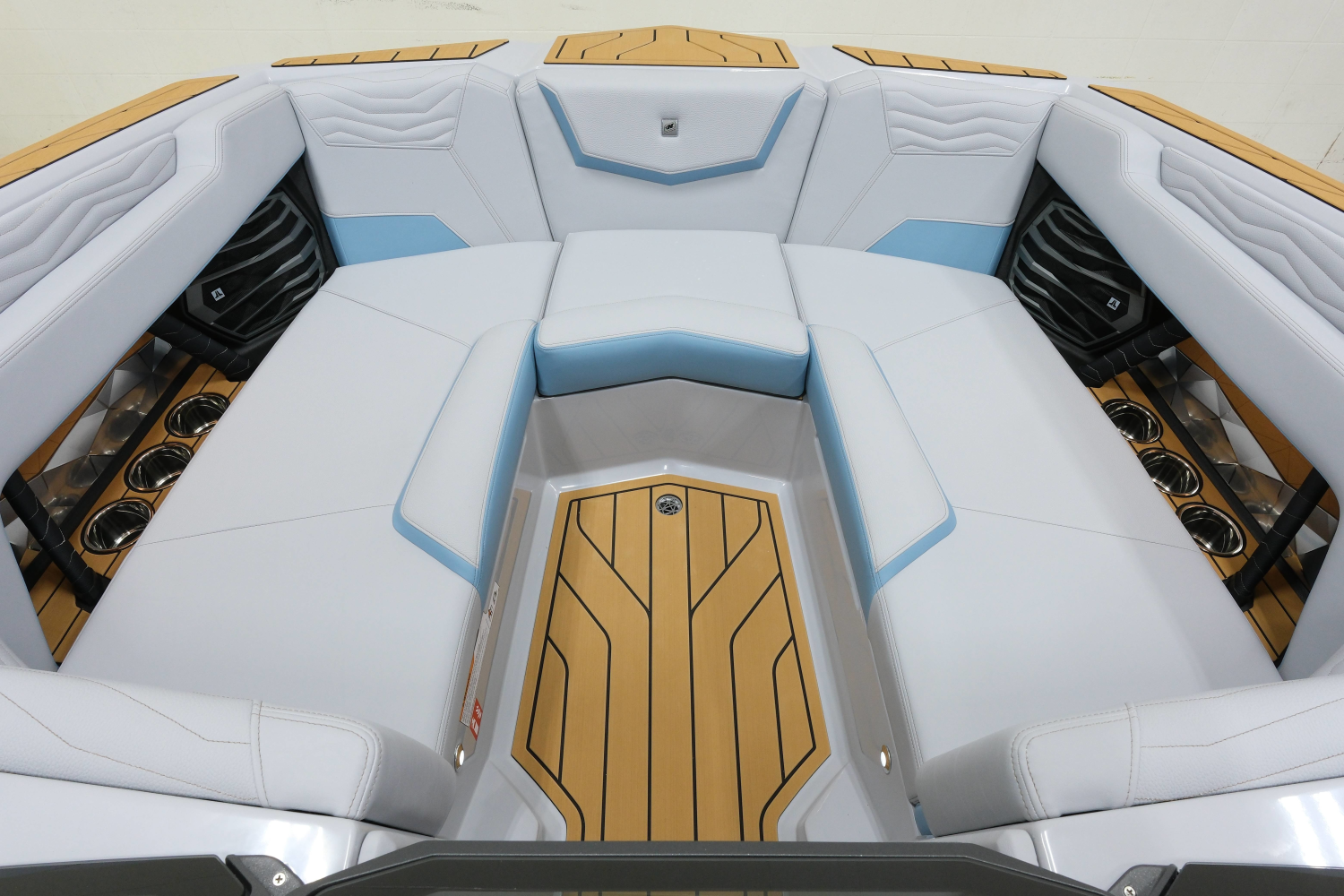 2027 Nautique G23