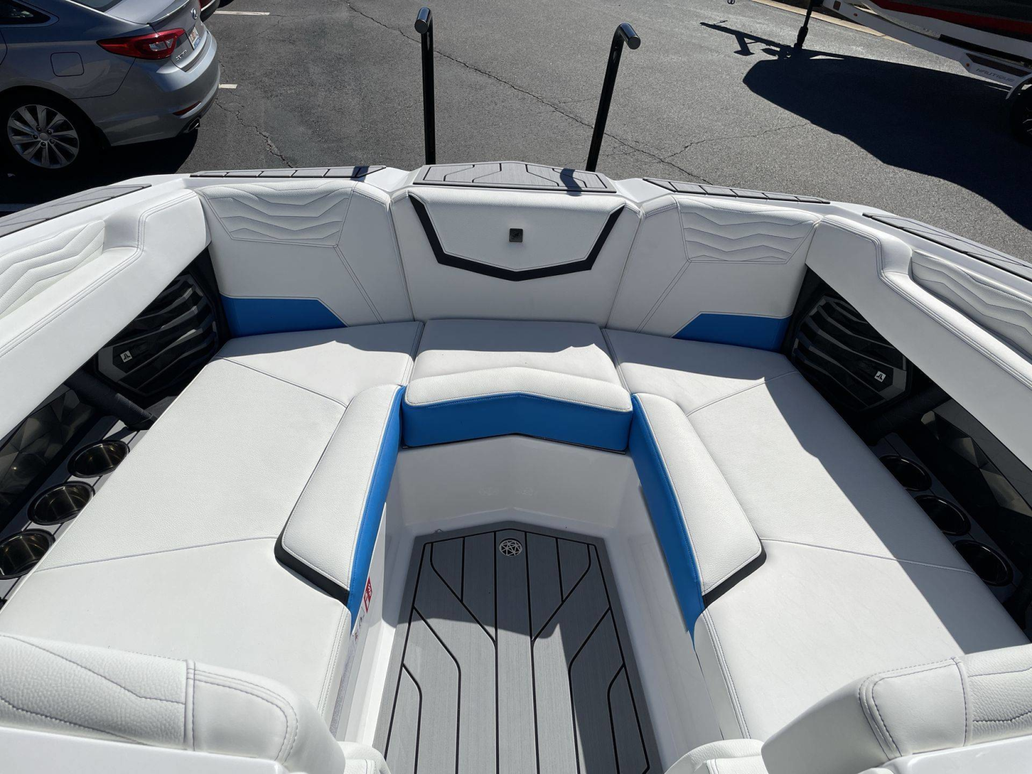 2027 Nautique G23