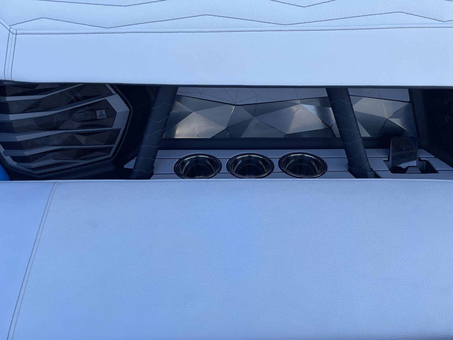 2027 Nautique G23