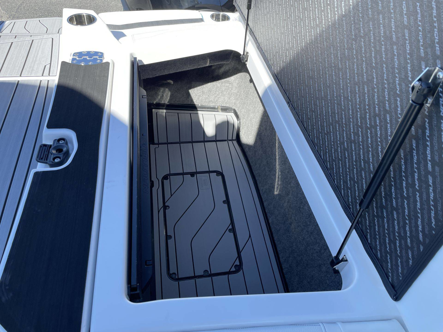 2027 Nautique G23