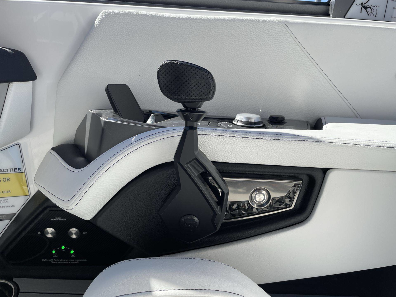 2027 Nautique G23
