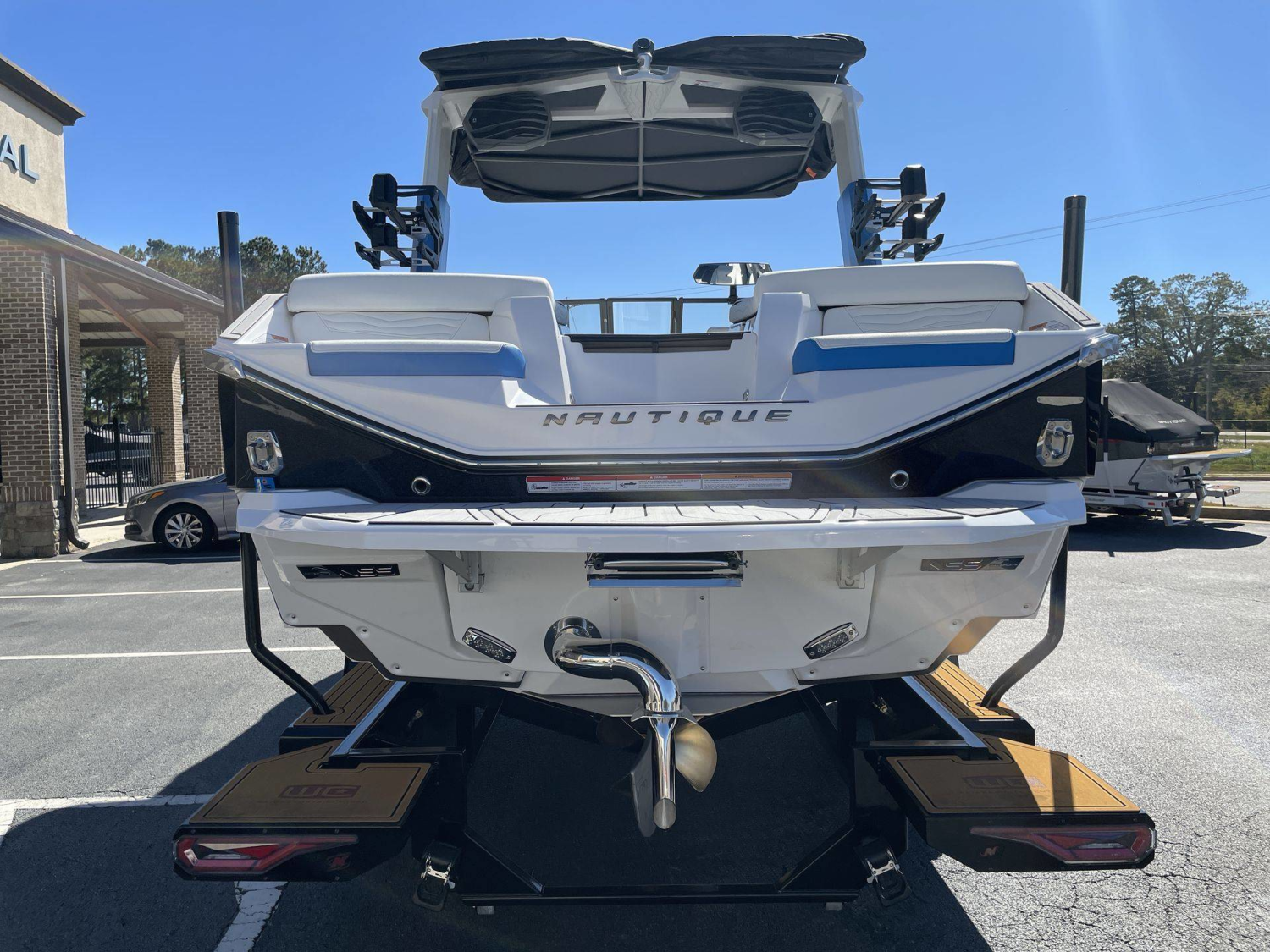 2027 Nautique G23