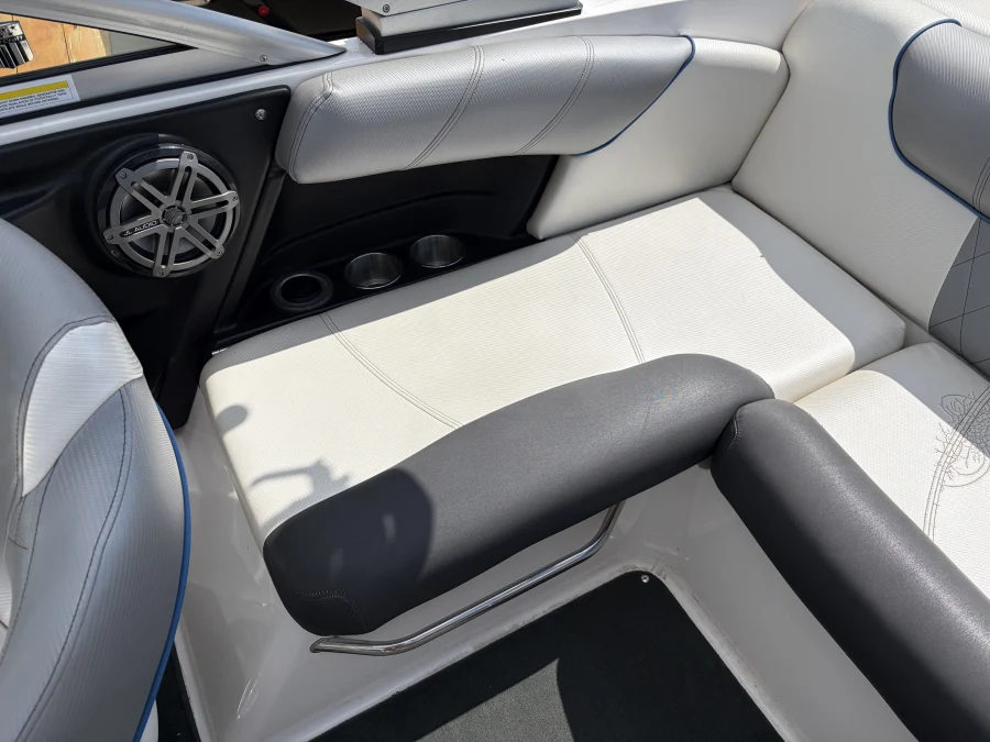 2012-mastercraft-x2-148653-image17