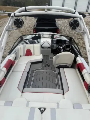 2018-malibu-wakesetter-vlx-148787-image1.webp