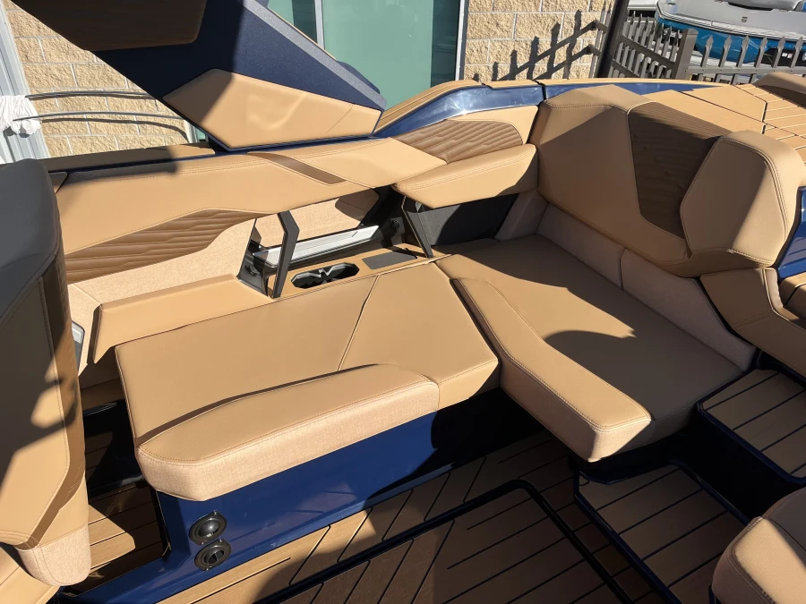 2027-mastercraft-x22-147048-image10