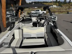 2017-malibu-wakesetter-25-lsv-147052-image10