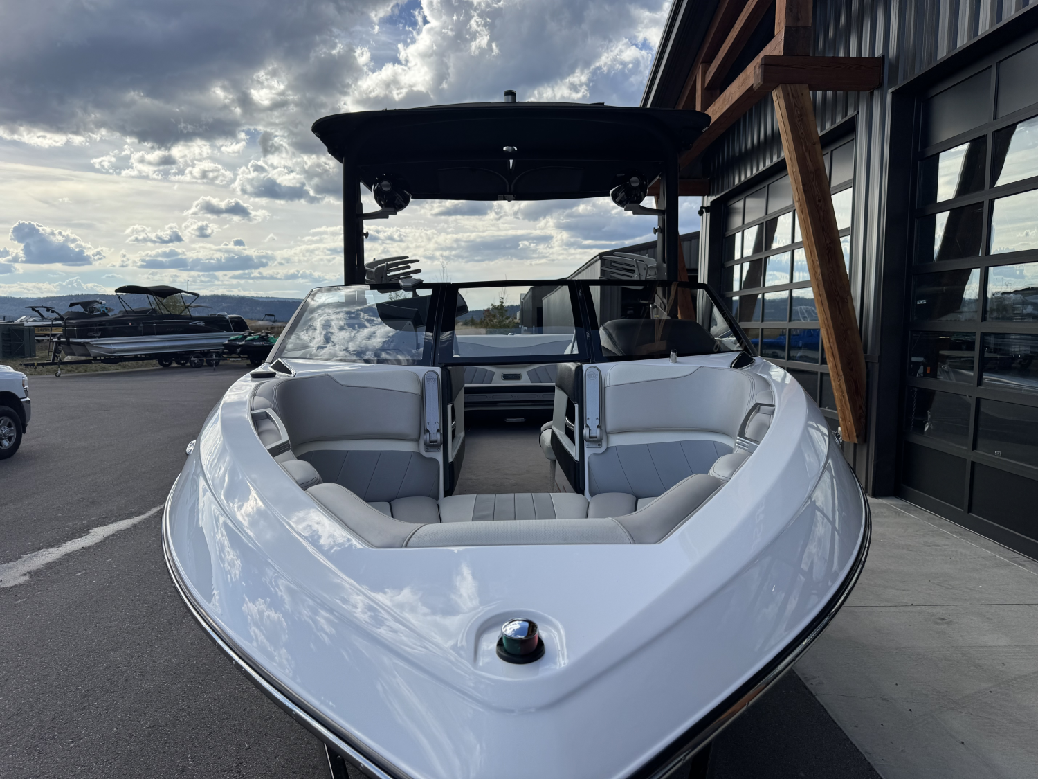 2017 Malibu Boats 25 LSV