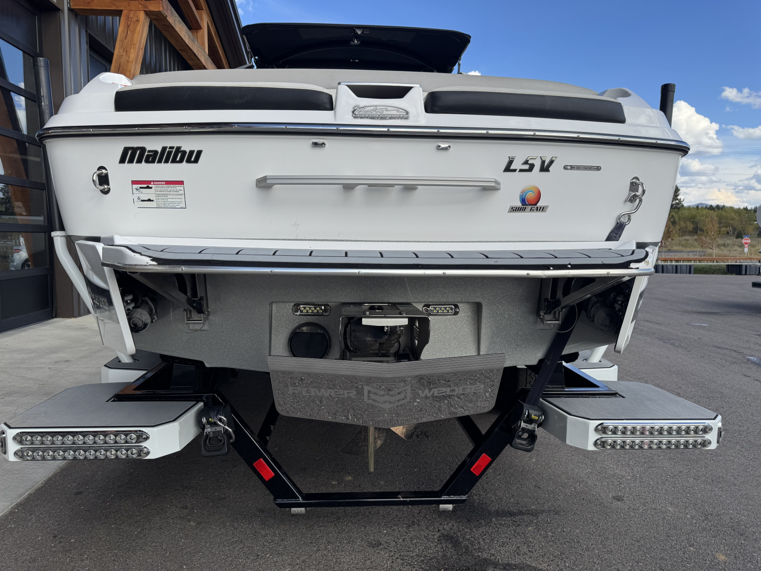 2017 Malibu Boats 25 LSV