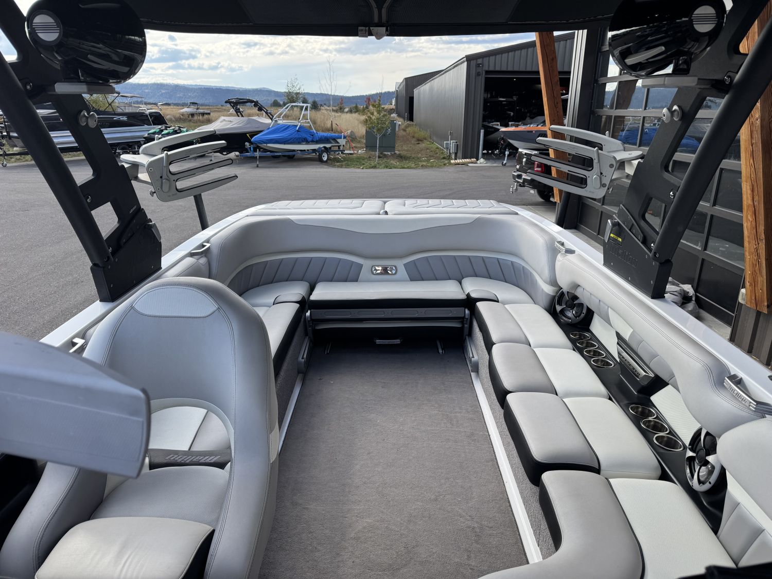 2017 Malibu Boats 25 LSV